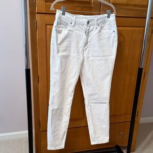 White Women’s Straight-Leg 26in inseam Jeans